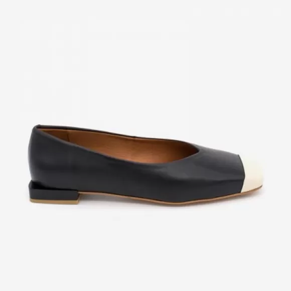 Outlet Ángel Alarcón Terola - Women's Leather Flat With Bicolour Toecup