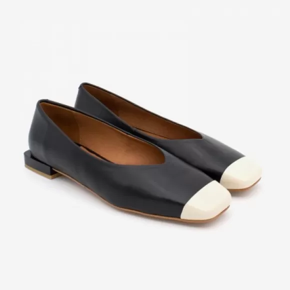 Outlet Ángel Alarcón Terola - Women's Leather Flat With Bicolour Toecup